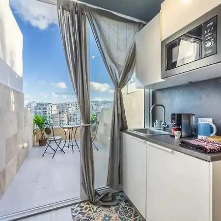 Penthouse In St Julians Apartman