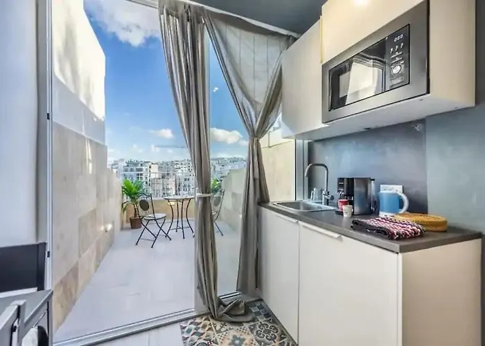 Penthouse In St Julians Daire